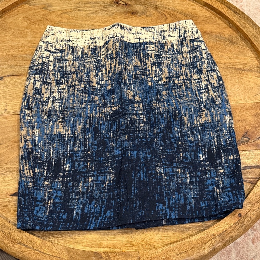 NWOT Ann Taylor Blue and Cream Textured Pencil Skirt